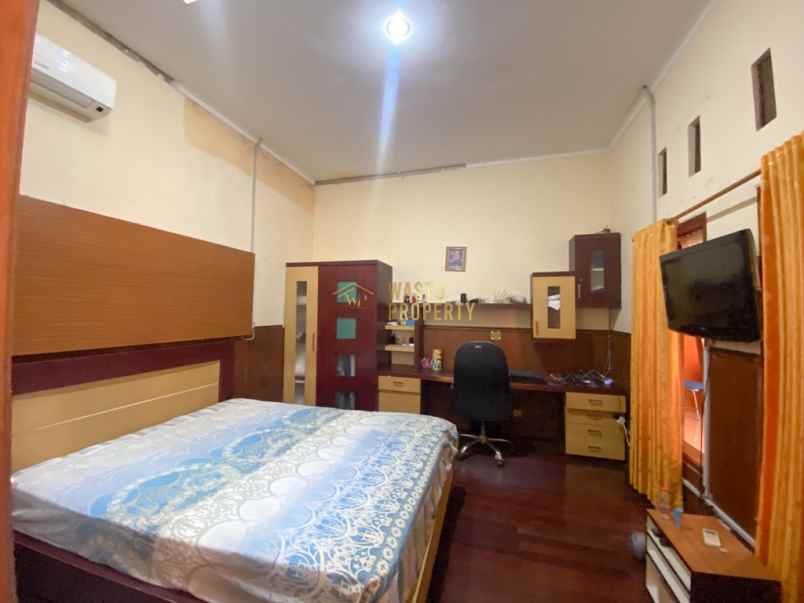 rumah besar dengan tanah luas di pleret bantul