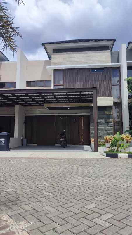 rumah cantik di cluster griya padma asri