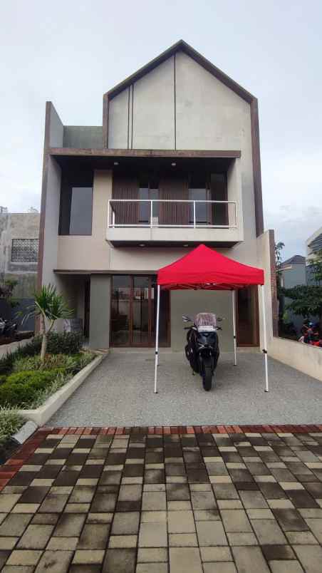 rumah cantik di cluster griya padma asri