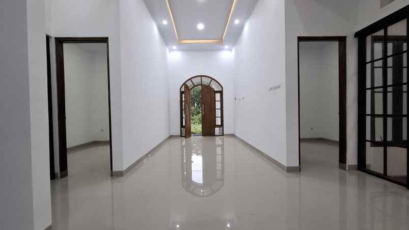 rumah cantik siap huni di jalan kaliurang