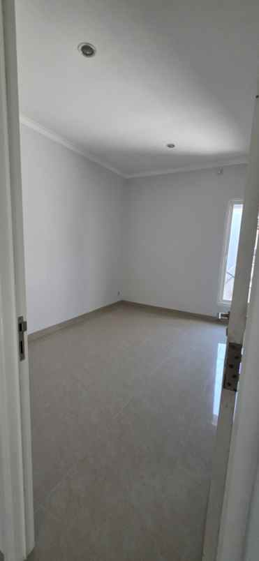 rumah cocok untuk rumah kantor kosongan di keputih
