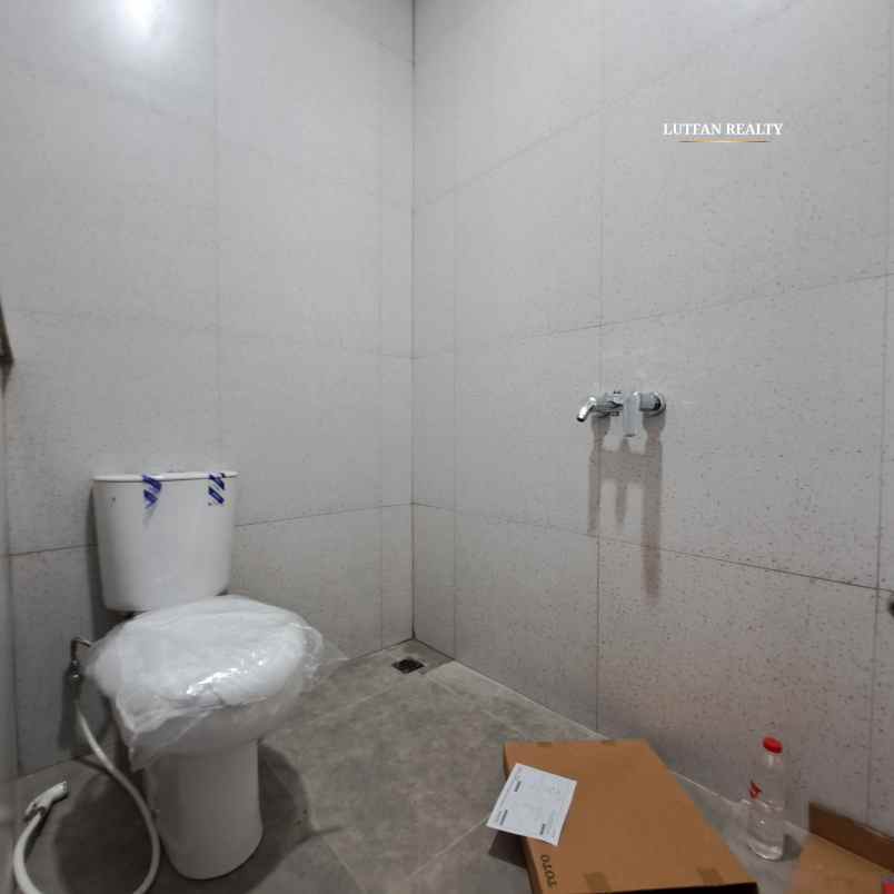 rumah condet jakarta timur 3 lantai dalam cluster