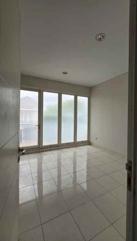 rumah dekat mall di cluster palm summarecon bekasi