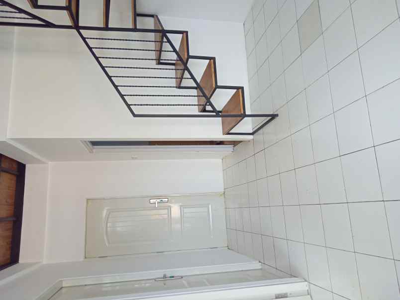 rumah dekat stasiun tenjo konsep dua lantai