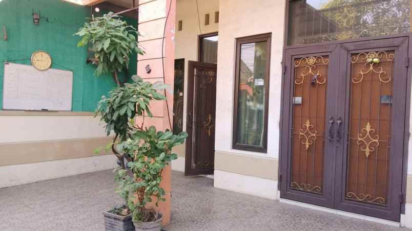 rumah di jambangan hadap barat