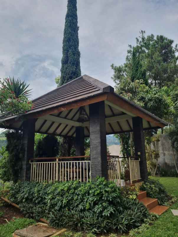 rumah di resort dago pakar