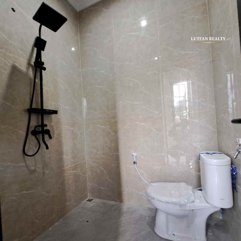 rumah european classic non cluster dekat tol andara