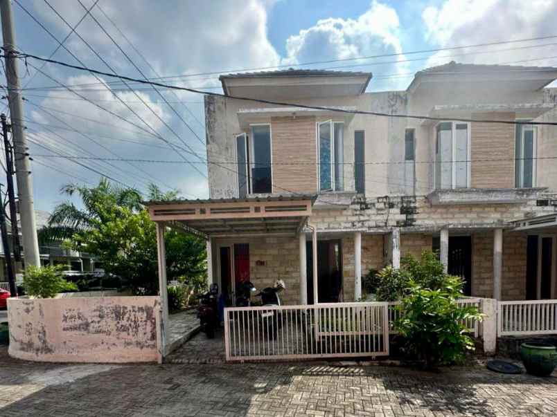 rumah hook de naila residence dekat dengan benowo