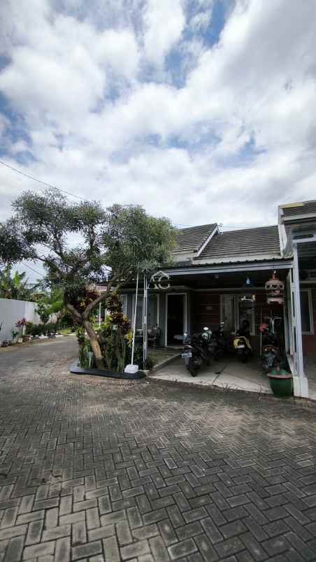 rumah hook di permata royal garden pakis malang