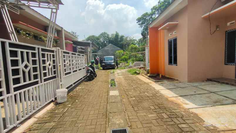 rumah jalan raya ragajaya