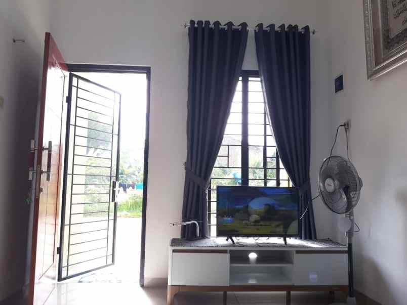 rumah jl parakan cinangka depan