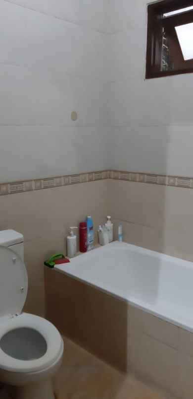 rumah kemang pratama 2 bekasi