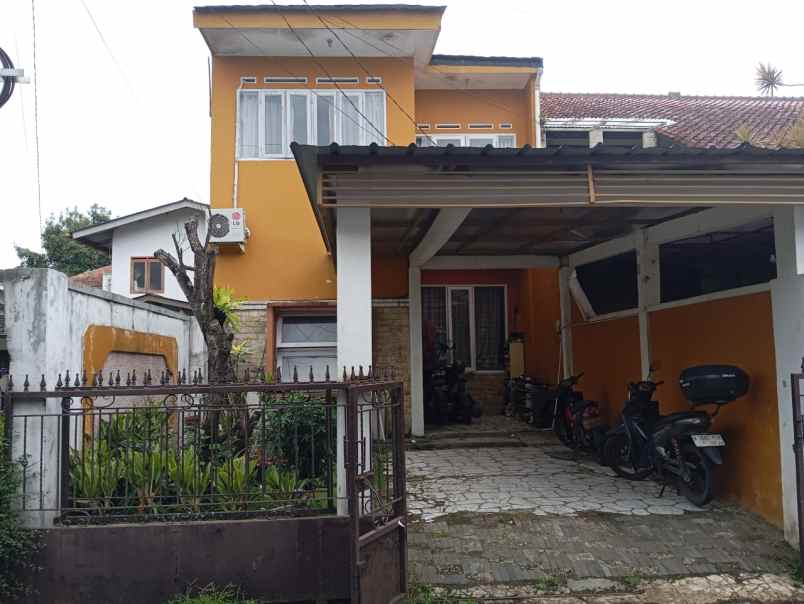 rumah komplek dipalaya ciwaruga 20 menit tol pasteur