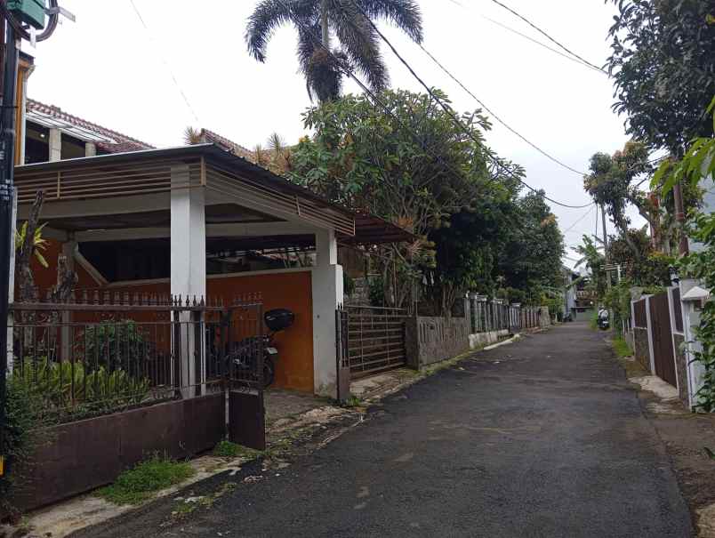 rumah komplek dipalaya ciwaruga 20 menit tol pasteur