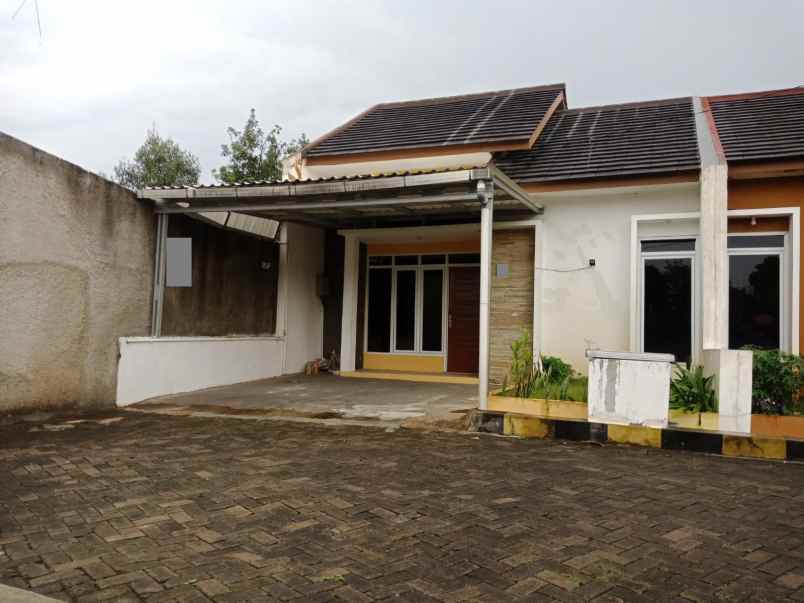 rumah komplek kiara green jl pesantren cibabat aruman