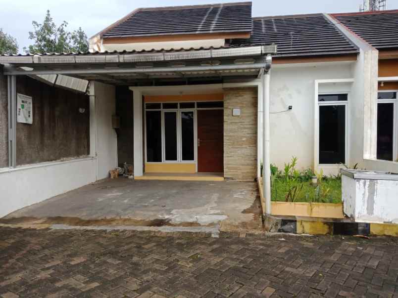 rumah komplek kiara green jl pesantren cibabat aruman
