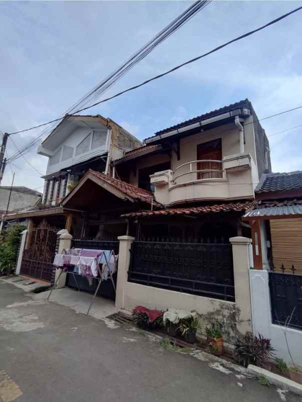 rumah kota bandung riung cipamokolan bandung