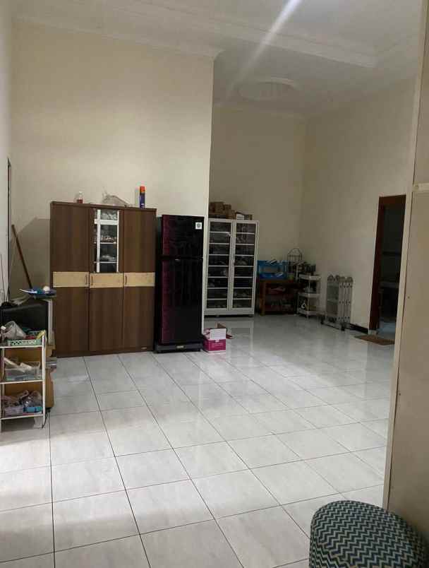 rumah lamper semarang selatan