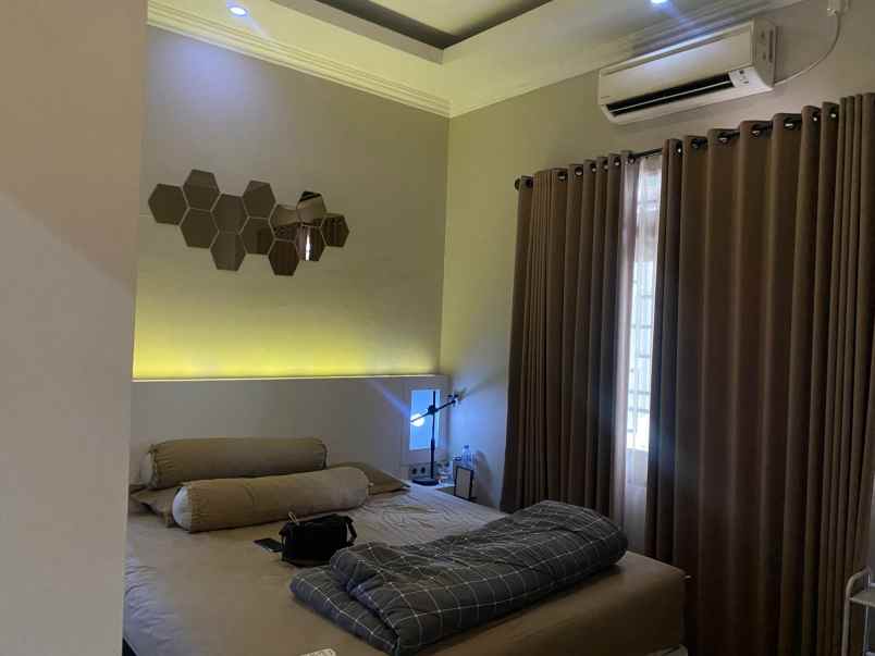 rumah lamper semarang selatan