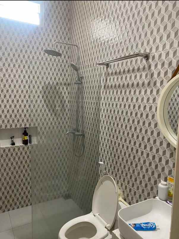 rumah lamper semarang selatan