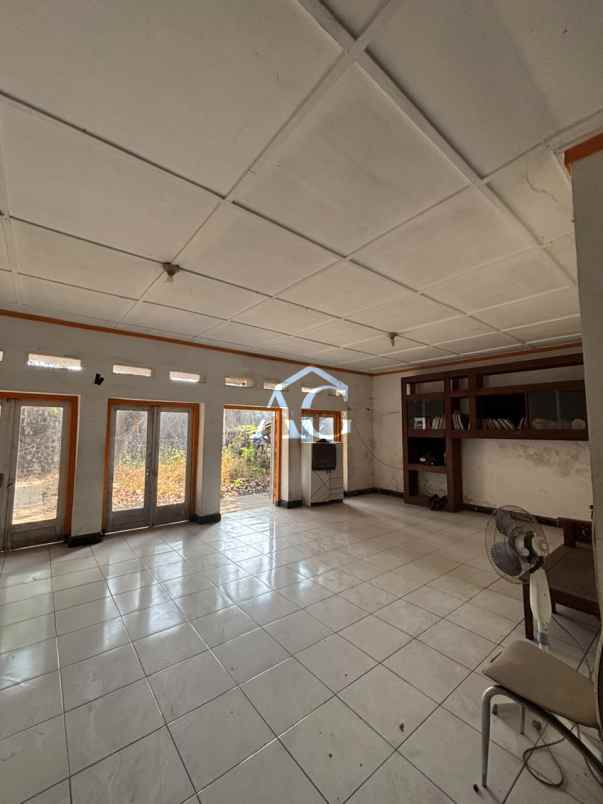rumah luas di jl baiduripandan tlogomas malang