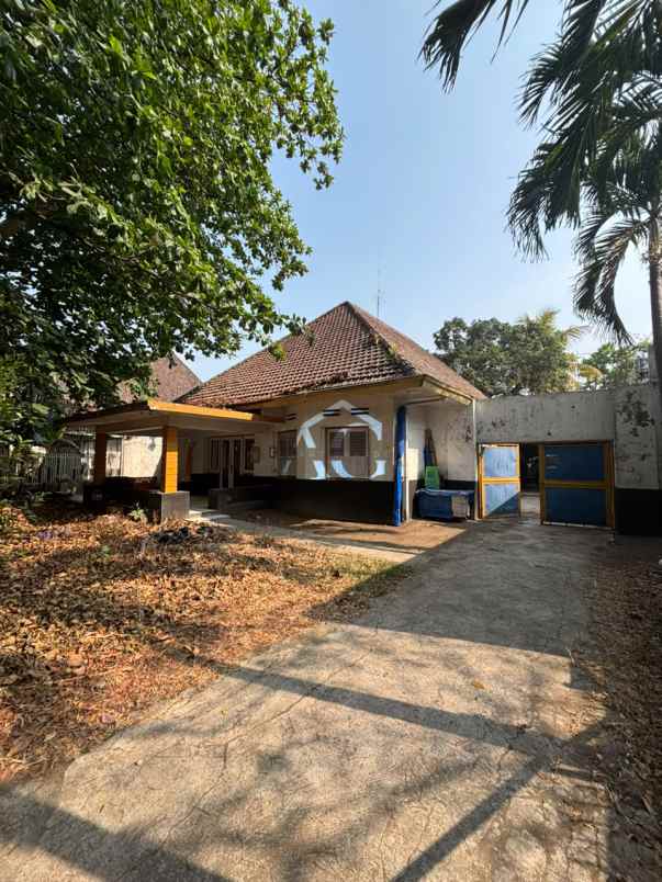 rumah luas di jl baiduripandan tlogomas malang