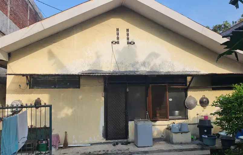 rumah luas strategis di jalan raya jambangan surabaya