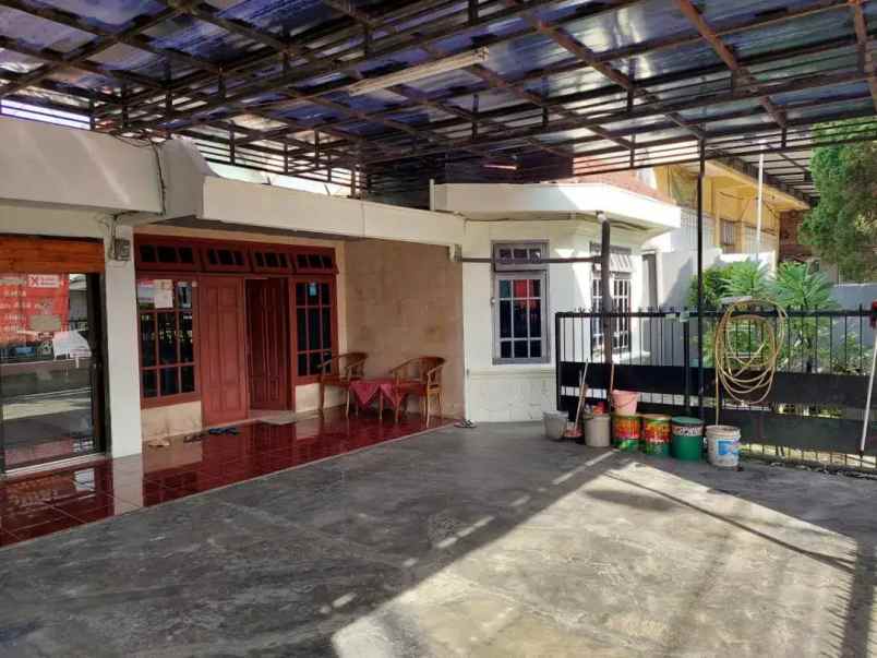 rumah luas strategis di jalan raya jambangan surabaya