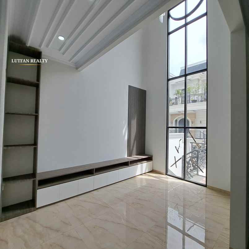 rumah mediterania jagakarsa dalam cluster