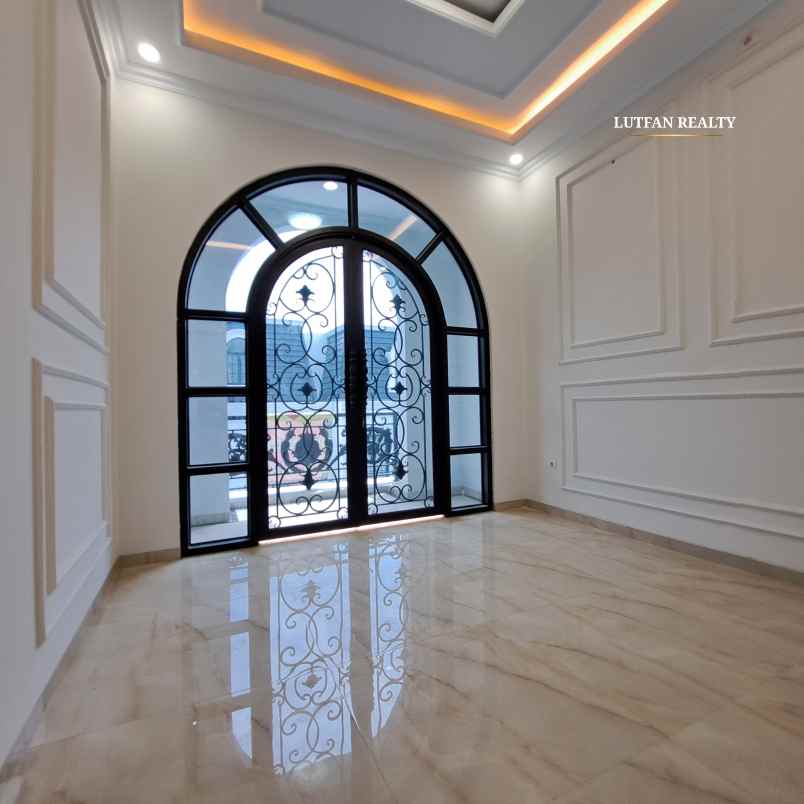 rumah mediterania jagakarsa dalam cluster