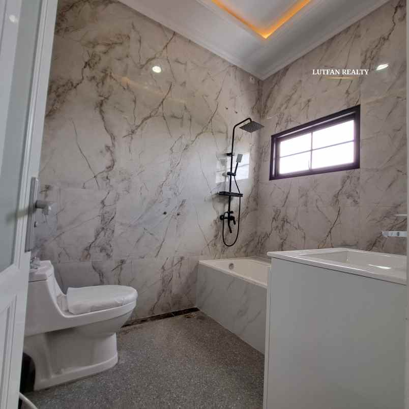 rumah mediterania jagakarsa dalam cluster