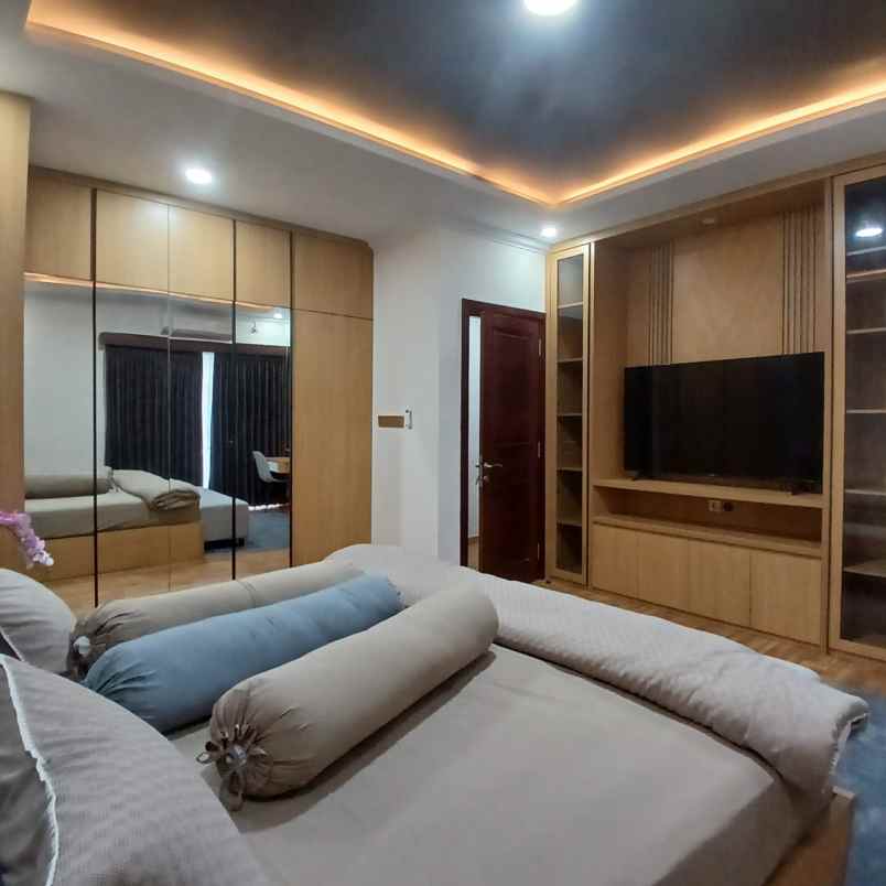 rumah mewah 2 lantai harga terjangkau