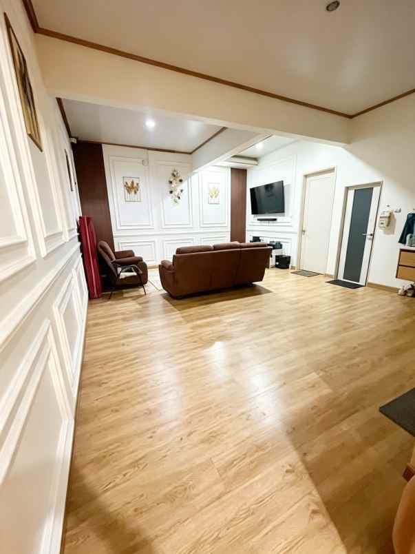 rumah mewah 2 lantai siap huni di mediterania cikunir
