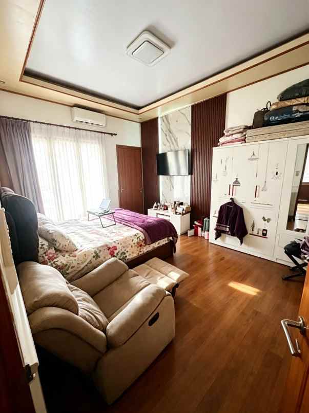 rumah mewah 2 lantai siap huni di mediterania cikunir