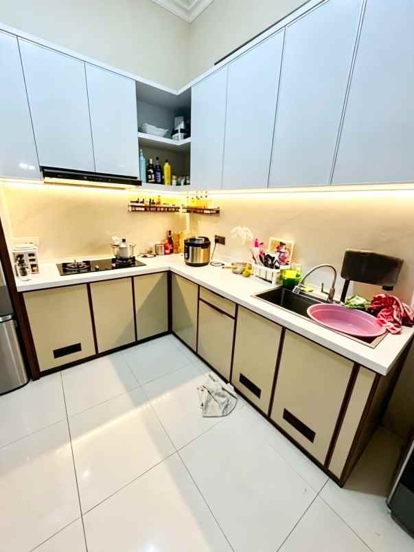 rumah mewah 2 lantai siap huni di mediterania cikunir
