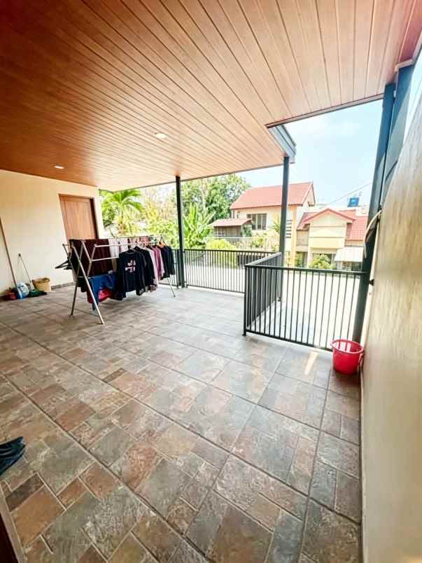 rumah mewah 2 lantai siap huni di mediterania cikunir
