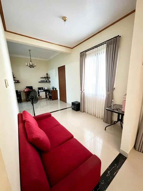 rumah mewah 2 lantai siap huni di mediterania cikunir