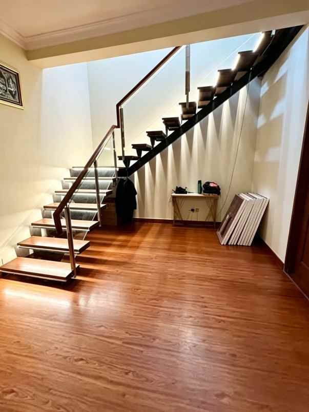 rumah mewah 2 lantai siap huni di mediterania cikunir