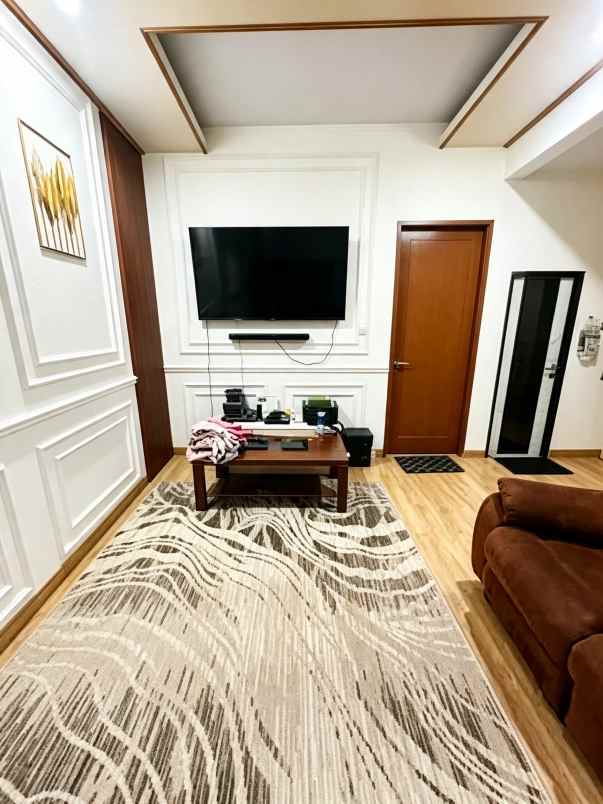rumah mewah 2 lantai siap huni di mediterania cikunir