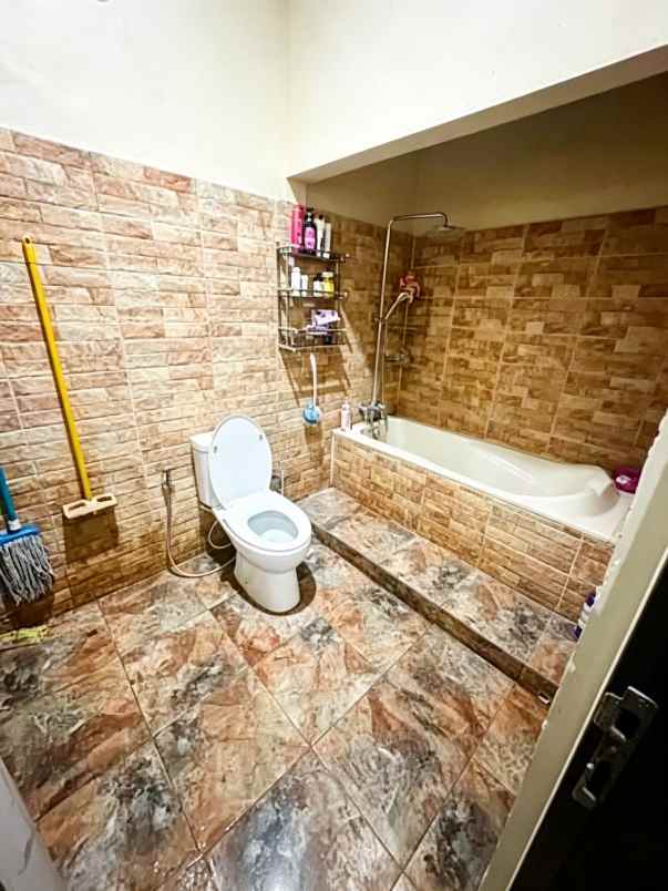 rumah mewah 2 lantai siap huni di mediterania cikunir
