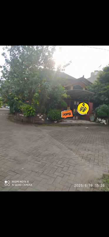rumah mewah dan strategis di gayungkebonsari surabaya