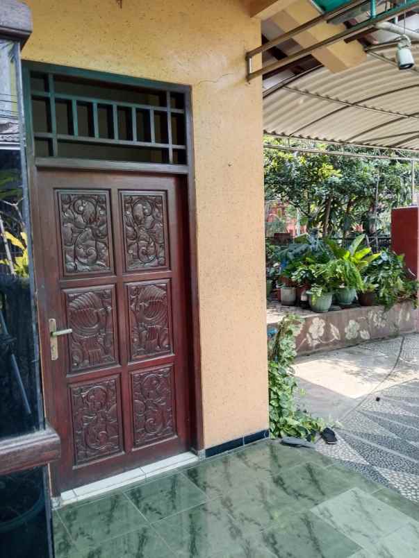 rumah mewah dan strategis di gayungkebonsari surabaya