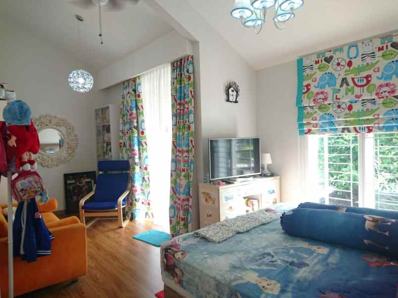 rumah mewah di komplek bulog jatimelati bekasi