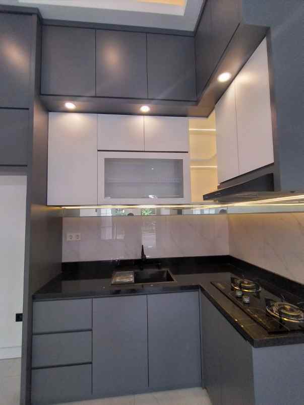 rumah mewah nyaman paling strategis di pasar minggu