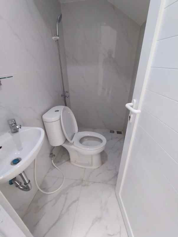 rumah mewah nyaman paling strategis di pasar minggu