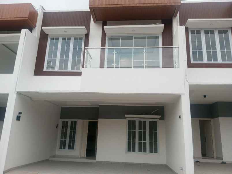 rumah mewah nyaman paling strategis di pasar minggu