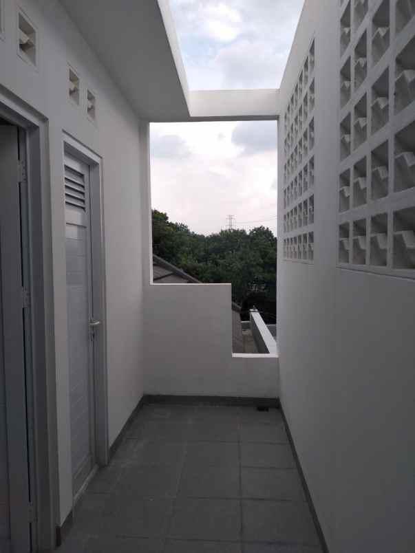 rumah mewah nyaman paling strategis di pasar minggu