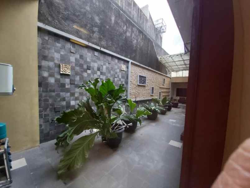 rumah mewah rp13 miliar di pusat kota solo