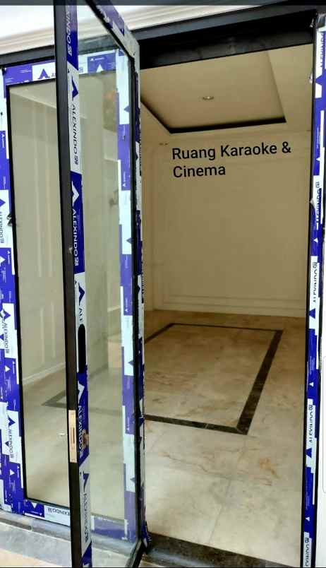 rumah mewah siap huni di ciganjur ada pool dan gazebo