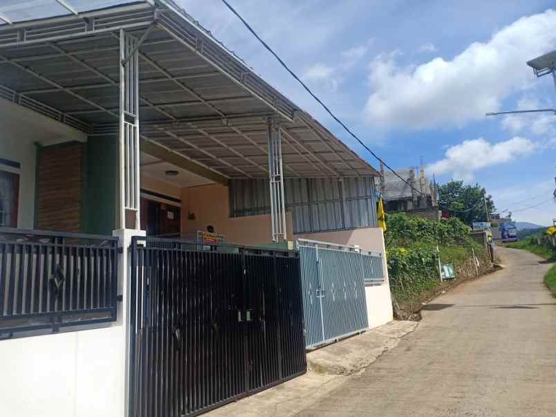 rumah minimalis di mekarwangi raya pinggir jalan shm